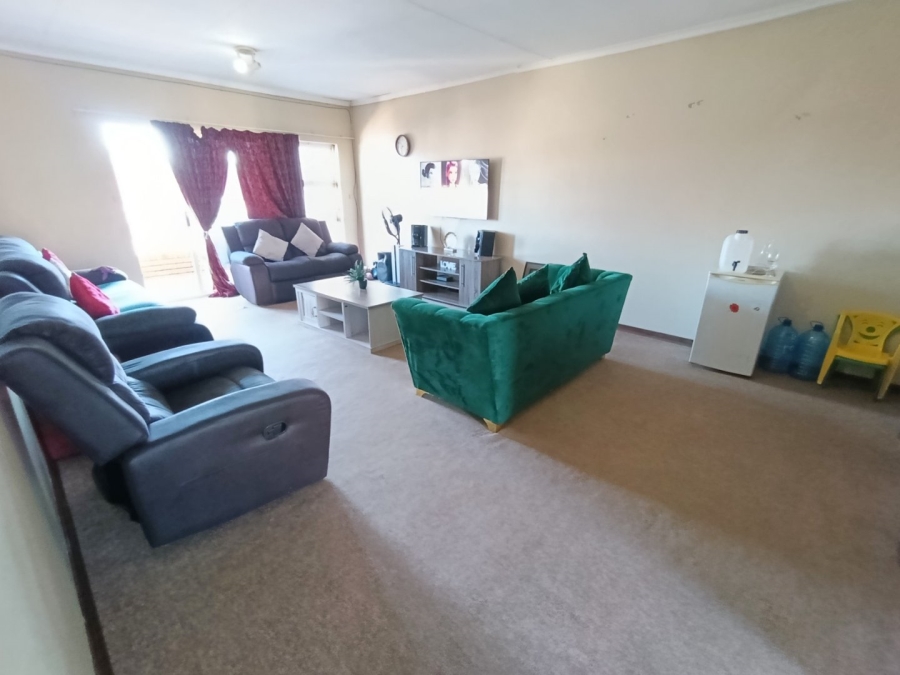 2 Bedroom Property for Sale in Langenhovenpark Free State